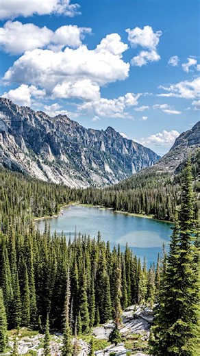 Tune in as Veteran Russell Acord shares his big foot experiences, only on the American Grit Podcast! #bigfoot #service #hunting #army | Grunt Style