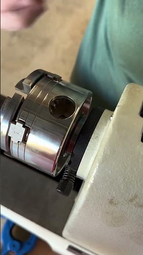 Installing a Nova chuck in our Jet lathe is quick and easy.