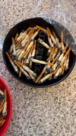 Cigarette pretzels are actually pretty tasty 🚬 #halloween #halloweentreats #halloweenparty