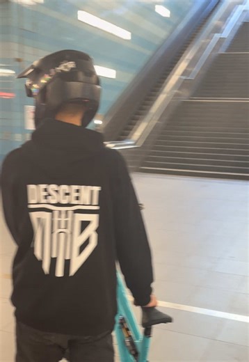 MTB Hamburg: Ride Out with Descent MTB Hoodie