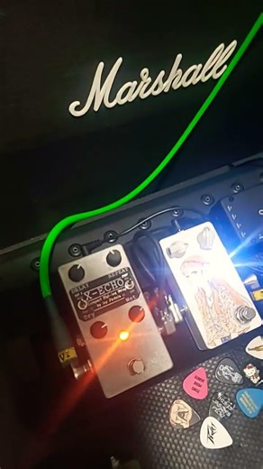 Great pedals joined together with the vintage Marshall. Smooth sound.
