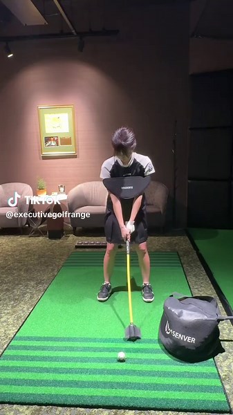 練習器具をフルに使って クラブのしなりを感じて振る練習🔥 切り返しのタイミングがかなり重要です✅ #ゴルフレッスン動画 #ゴルフレッスン #エグゼクティブゴルフレンジ #executivegolfrange #インドアゴルフ #ren先生 #ゴルフ練習