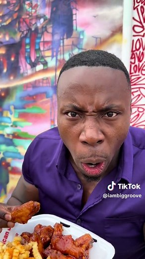 How to Enjoy Delicious Chicken Wings with Bones | Foodie Munching