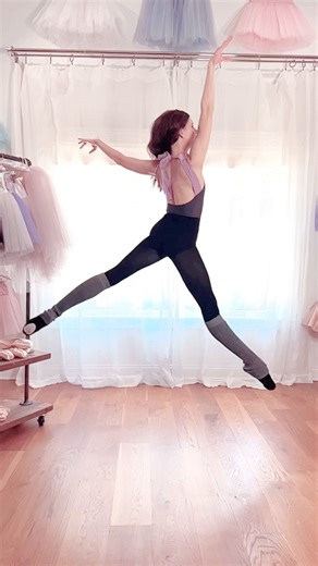 🤗 Holiday Weekend!! Celebrating the end of an incredible summer with some great workouts, lots of chill time and a phenomenal SALE on our gorgeous dance-wear like this halter leotard and our seamed ballet tights! Shop it fast, stock is limited. 🩰🌹🦋 | Ballet Beautiful