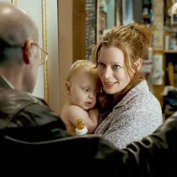 Un parásito alienígena invade su cuerpo y lo convierte en un monstruo | Slither (2006)#película