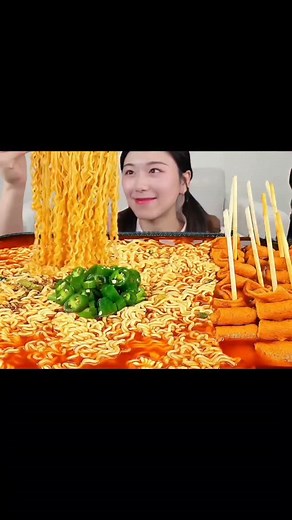 아미아미 on Instagram: "라면을 맛있게 먹는 방법?ㅎ #유튜브 #아미아미 #먹방 #asmr"