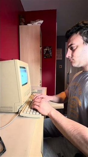 Apple computer 1987 vs 2025 😳 #apple #macintosh #mac #fyp #computer