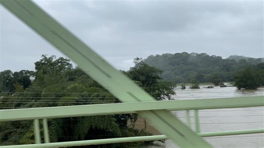 ASÍ SE OBSERVA EN ESTOS MOMENTOS EL PUENTE DE COMOCA 🛑🔇🔇 EL RIO DE AXTLA SIGUE INCREMENTANDO SU NIVEL, SE ESPERA EL ARRIBO DEL GOBERNADOR DEL ESTADO RICARDO GALLARDO CARDONA EN LAS PRÓXIMAS HORAS, A TAMAZUNCHALE, AXTLA Y OTROS MUNICIPIOS AFECTADOS | N24Huasteca