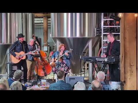 Suzie Vinnick, Steve Strongman, Mark McIntyre & Dave Murphy: All I Wanna Do @ Shawn & Ed Brewing