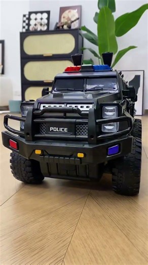 Large children's electric remote control armored police car, remote control off-road vehicle toy
