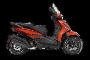The New Piaggio BV 400 is the Best Yamaha XMAX and Suzuki Burgman 400 Alternative