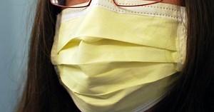 How to keep your skin healthy while wearing a mask