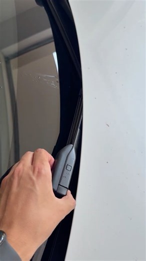 Did Tesla get the windshield wipers WRONG? Actually, there's a reason for it! 😱