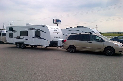 2005-2006 Toyota Sienna Towing Capacity (Helpful Guide)