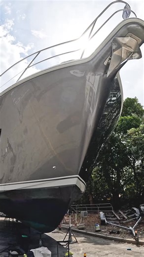 Polishing done. Time for the water 💦 Reach us to discuss your marine detailing needs! 🎥 @littlemoviesau #boatbutlermagic #marinedetailing #luxuryboating #expertservice #yachtlife #boatdetailing #riviera #machinepolishing #boatcare #hardworkpaysoffs | The Boat Butler