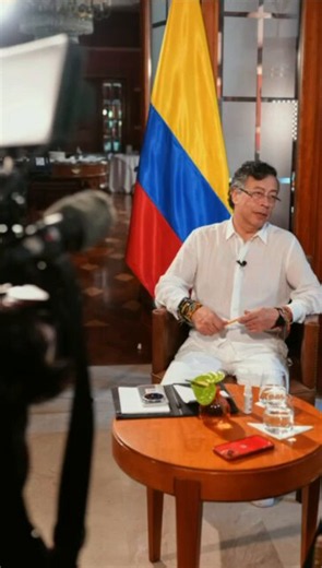 Hace solo un mes decía que había sacado a 4 millones de Colombianos de la pobreza, ya va en 5.El tipo le va inventando cifras a todo y así enreda a los tarados que lo siguen.¡Jajajajaja!