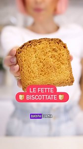 FETTE BISCOTTATE FATTE IN CASA INGREDIENTI: 420g farina 00 o 450 g del mio mix senza glutine (vedi nota*) o 300 g farina integrale 180 g amido di riso o fecola di patate 10 g lievito di birra fresco 300 g latte intero 80 g burro o margarina a temperatura ambiente (quindi morbido) 60 g zucchero semolato 1 presa sale 1 uovo Per spennellare: Latte qb o bevanda vegetale PROCEDIMENTO: Prepara un pre impasto mescolando 100 g di farina con il lievito di birra sbriciolato e 100 g di latte. Mescolare e l