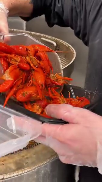 26K views · 330 reactions | Our $9.99 Crawfish Combos include: 1lb boiled LOUISIANA crawfish, 2 potatoes, 1 corn 咽凜 Available TODAY 11am-7pm, while supplies last at select locations (list in comments). | Rouses Markets | Facebook