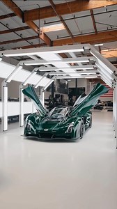 There's nothing quite like seeing a V Max in its final form under the lights of Area 21. This latest delivery is finished in green exposed carbon fiber over woven Mojave Tan alcantara with hints of white gold, an example of how innovation and individuality converge in every spec.#Czinger #21C #VMax #CaliforniaHypercar #GenerativeDesign #Hypercar #Greenovertan LuxuryPulse HYPERCARS LUSSO | HYPERCARS