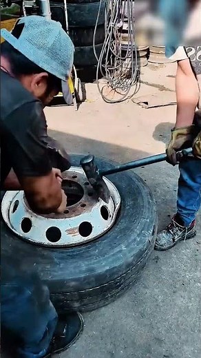 How two mechanics fix a bent wheel using a hammer and a lever #france