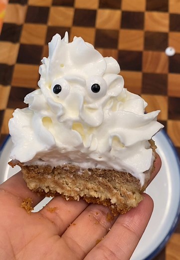Mini Pumpkin Cheesecakes 🎃 🧀 🍰 (Makes 6) Inspired by @roseaustincooks Ingredients: Crust: 6 graham crackers, processed into fine crumbs 2 tsp brown sugar 1.5 tbsp unsalted butter, melted Filling: 8 oz cream cheese, room temperature 2/3 cup sugar 1 egg 1 tbsp sour cream 2 tsp all-purpose flour 1/4 tsp vanilla extract 1/3 cup pumpkin puree 1/3 tsp pumpkin pie spice Directions: Preheat the oven to 350°F. Line a muffin tin with paper liners. In a bowl, mix together the graham cracker crumbs, brow