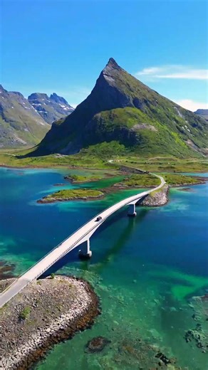 Le road trip ultime de 2 semaines en Norvège pour 2026. Des fjords le jour, des aurores boréales la nuit, difficile de faire mieux niveau aventure. Enregistre cet itinéraire ⤵️ 🚐 Bergen (récupération de ton roadsurfer) 📍 Odda — randonnée jusqu’à Trolltunga 📍 Voss & Aurlandsfjord 📍 Jostedalen 📍 Loen 📍 Geiranger 📍 Ålesund 📍 Åndalsnes ↩️ Retour via Førde | roadsurfer
