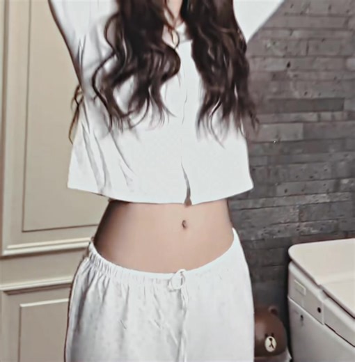 Discover Lisa's Unmatched Beauty in Stunning Edits