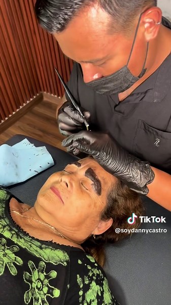 Cómo lograr cejas perfectas con microblading