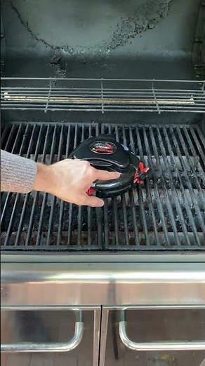 HOW TO CLEAN YOUR GRILL. FROM BBQ SAUCE, RIBS, BURGERS, GRILLED CHICKEN AND MORE. GRILLBOT WINS!!!