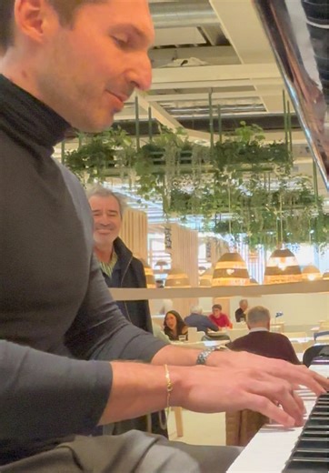 The video beautifully illustrates that things don't always have to be perfect. There were a few mistakes in it, but that's exactly what brought a smile to the man's face in the background. ✨☺️ P.S.: I was a little nervous because he was standing next to me. 😅 #piano #viralpiano #makingpeoplehappy #fyp
