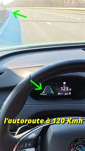 Il gère le virage 123 km/h TOUT SEUL !