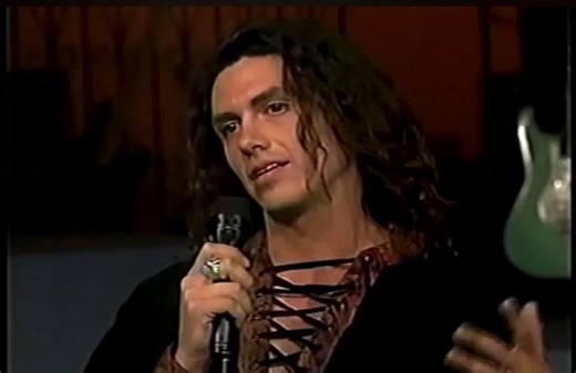 #saulhernandez // ola ijiyos, aki para estar en onda con la chabisa jej. 💤 • (no he tenido tiempo de actualizar el fanfic, PERDÓN EN SERIO PROMETO HACERLO). . . . . . . . . . . . #caifanes #fyp #viral #parati