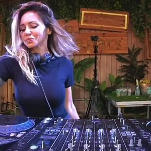 Deborah De Luca in gran forma al Brunch -In Barcelona 🇮🇹🔥❤ | Party Addicted