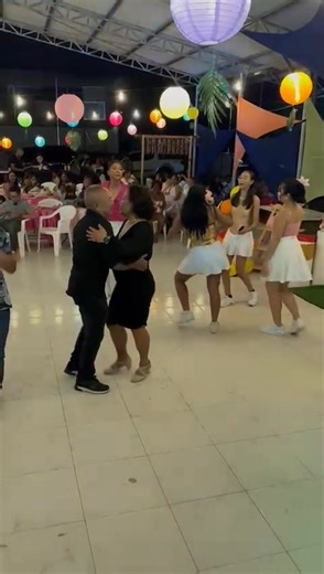 Almost wiekent Kromoreso Dennis,waar gaan we💃💃💃💃💃EEEYYYY we hadden ook pawerie aan Den🤪🤪🤪🤪Tjek ding ELFJES like Oglaya Darmo Fadēlhy Pawiro Saïesta Earl Pawiroredjo n Shalyssa Asmoredjo na DWERGEN🤣🤣🤣🤣🤣🤣🤣🤣🤣 | Reginia Jawikarta