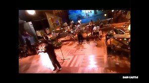 La canción musical de la semana es: “Amor y Control” de Rubén Blades que aborda la complejidad de las relaciones familiares y el amor incondicional que prevalece a pesar de las adversidades. Amor y Control se ha vuelto de esos himnos que Blades ha regalado al público, pero pocos saben de su verdadera historia y del significado real que tiene esta canción para Rubén, ocultando un dolor profundo para él. Esta canción está basada en la dolorosa experiencia de Rubén Blades y su familia al ver el suf