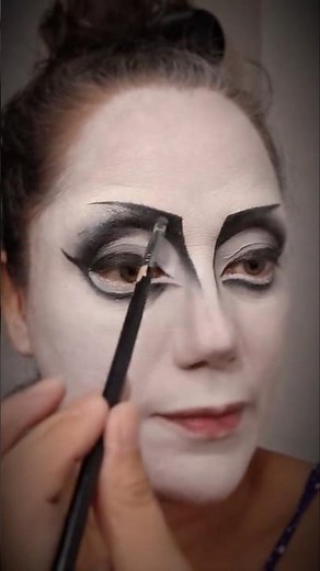 Construindo a maquiagem gótica #gothmakeup #makeupartist
