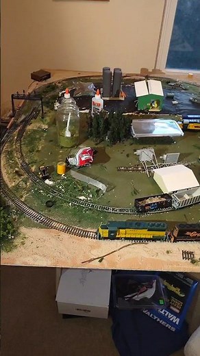 Quick video of my 4x8 HO scale layout #railtrack