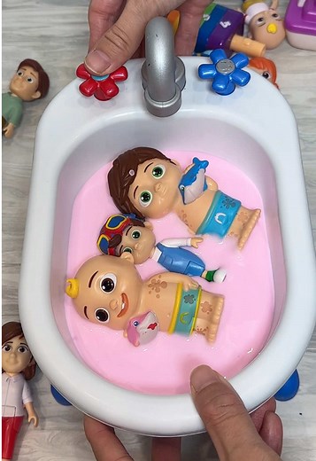 Satisfying Baby Shark Slime ASMR Experience