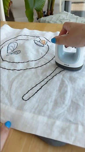 Making my own diy embroidered table runner 🍽️ 🦪