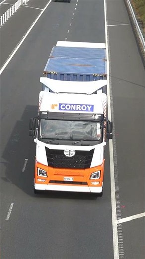 Expressway overhead #FAW #FAWJH6 #tractorunit #newzealand #trucks #semitruck #motorway #chinese
