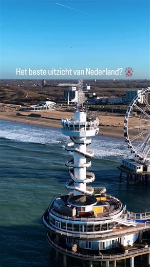 THIS IS SCHEVENINGEN • CityGuideScheveningen on Instagram: "🎡 Uitzicht en adrenaline op de Pier van Scheveningen De kust van Scheveningen blijft verrassen. Vanaf de iconische Pier heb je niet alleen een weids uitzicht over de Noordzee, maar vind je ook de ultieme mix tussen rust en actie. Terwijl het reuzenrad langzaam boven de branding draait, zoeken durfals de spanning op bij de Bungy Tower. Een bungeejump boven de zee is een ervaring die je nergens anders in Nederland op deze manier vindt. O