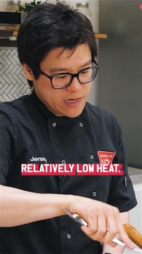 The right way to cook garlic in a wok #JeremyPang #CookingTips