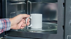 Metall darf doch in die Mikrowelle - und manchmal ist das sogar besser