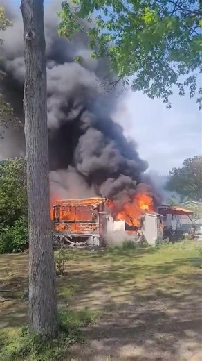 Footage of the Roberts Mobile Home Structure Fire | EXIT 82 Scanner News