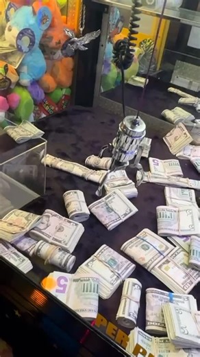 Cash Claw Machine 💰 | Carson Claws
