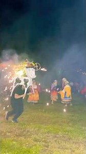 Tradición ECUATORIANA: Quema de la VACA LOCA en fiestas de los pueblo de la Sierra!