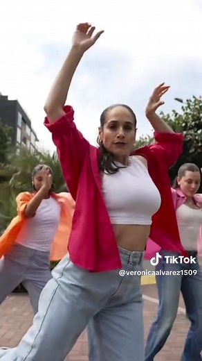 NUEVAYoL Parte 1: Aprende la Coreografía de Bad Bunny