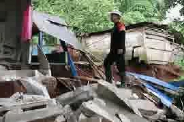 Landslides and flash floods hit Indonesia’s Java island, leaving 10 dead and 2 missing