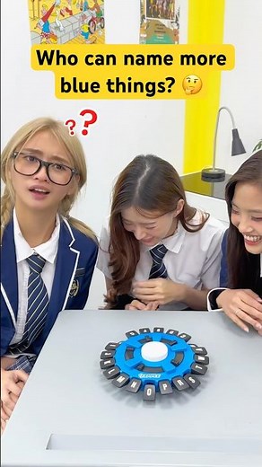 Who can name more blue things? 🤔