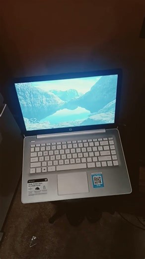 HP Laptop:HP Stream...Study.Stream,share on a single charge